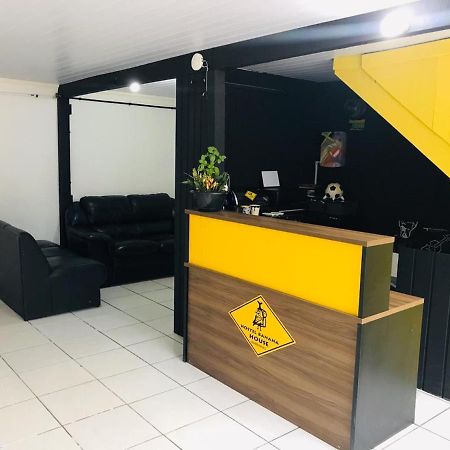 Hostel Banana House 邦比尼亚斯 外观 照片