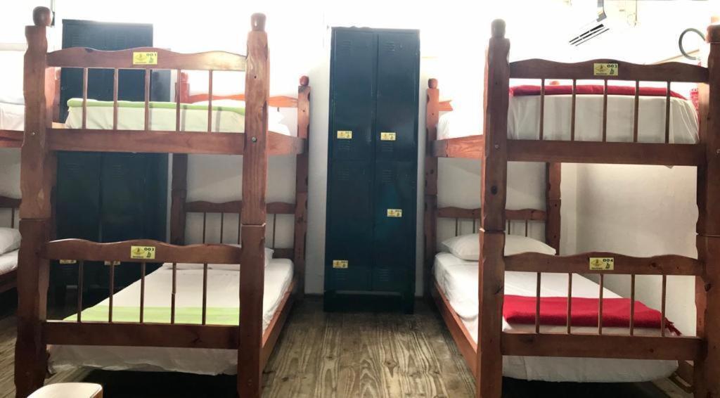 Hostel Banana House 邦比尼亚斯 外观 照片